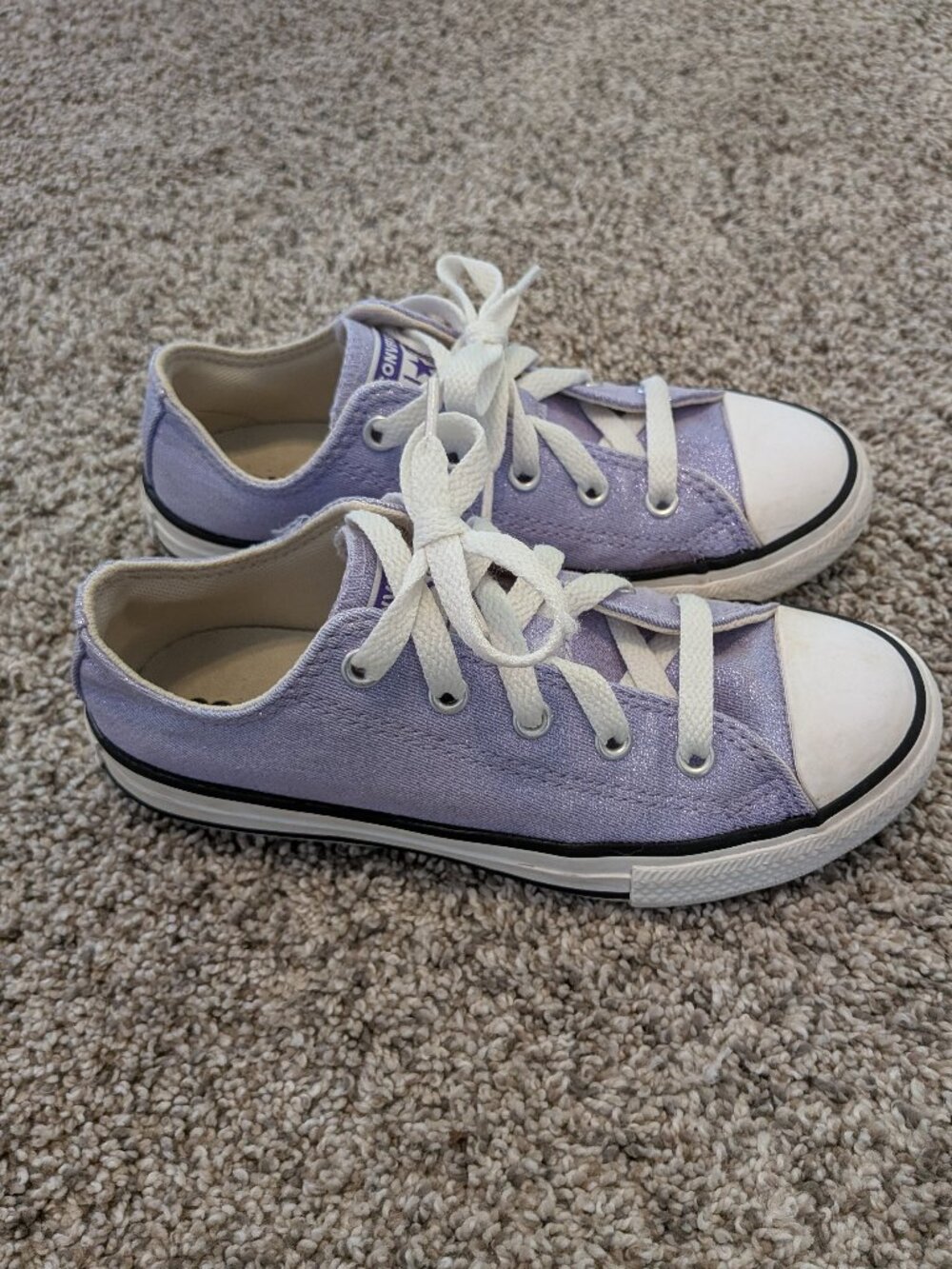 ⭐ Girl's Purple Shimmer Converse size 1 Youth